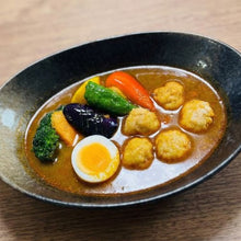 やさしいコクと鶏団子の旨み！スープカレーガネーシャ特製チキンボールスープカレーレンジパウチ1食分200ｇ